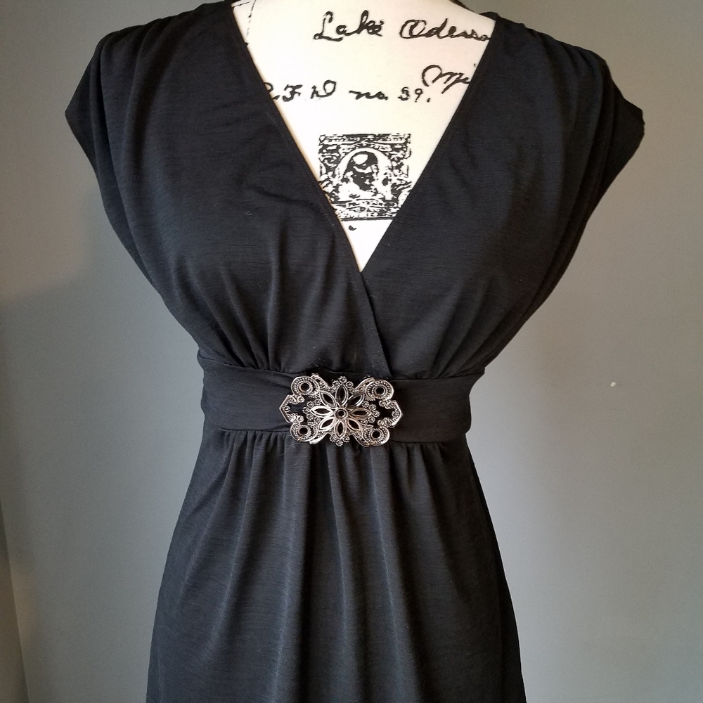 Top W Wrapper black metal medallion